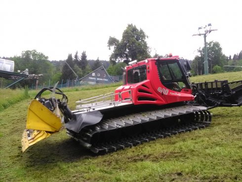 PistenBully 600 v parkové verzi s alpinflex frézou