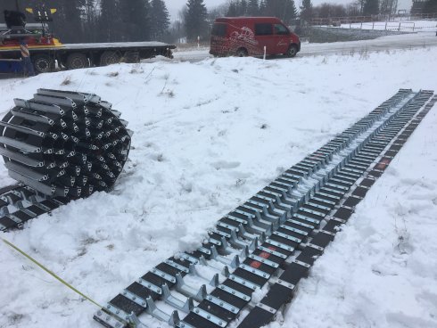 010 skládání stroje PistenBully 100 4F