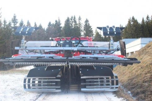 Zadní pohled na stroj PistenBully 600 Park EU5