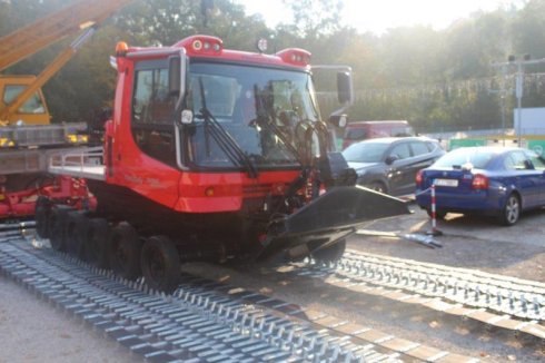 PistenBully 300 Kandahar začátek kompletace stroje