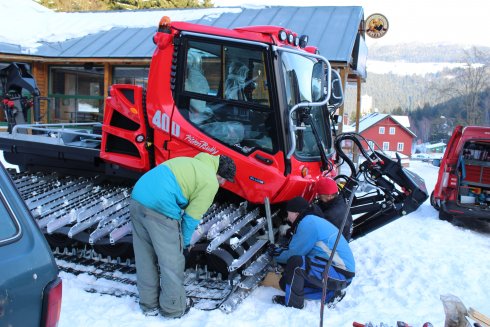 019 skládání stroje PistenBully 400 Park 4F