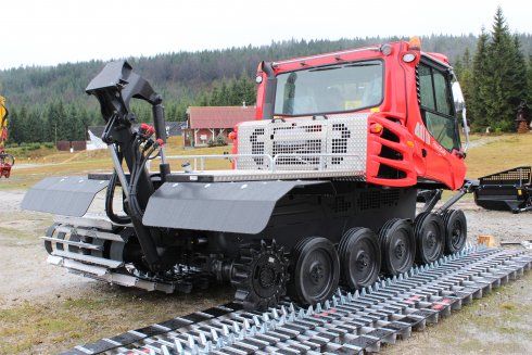 021 skládání stroje PistenBully 400