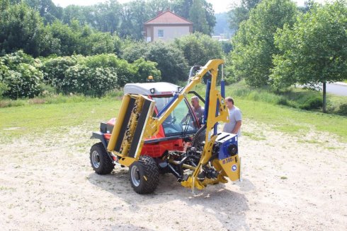 Reform Metrac H7 RX s výložníkovým mulčovačem