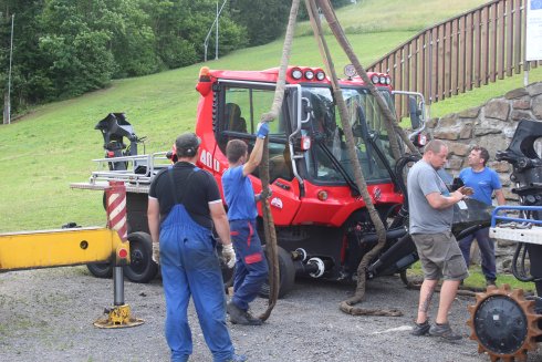 009 skládání stroje PistenBully 400 Park