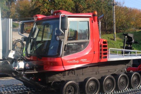 PistenBully 300 s novým lakem kabiny