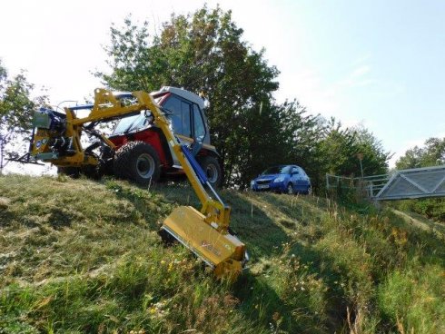 Stroj Reform Metrac H7 RX při práci