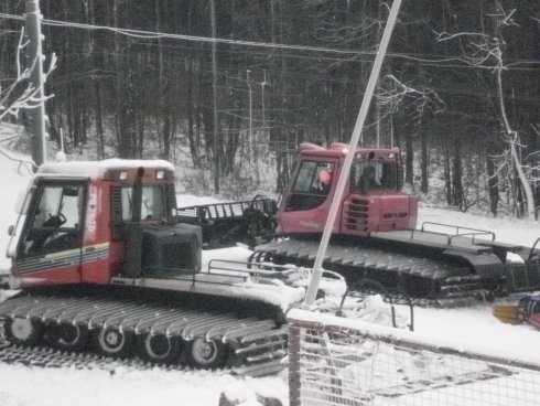 033 PistenBully 200 se stávajícím strojem PB 240D