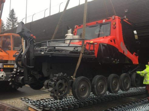 skládání stroje PistenBully 600 Polar